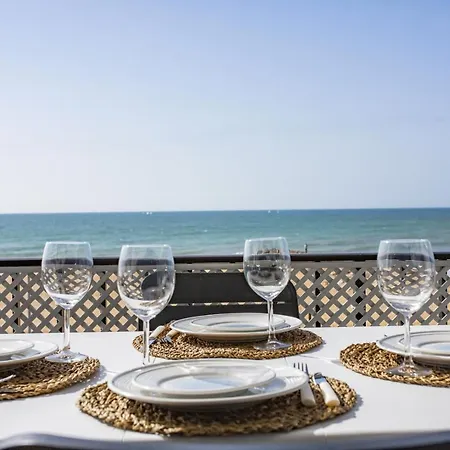 Apartament Miral 3 - Sea Front By Hd *